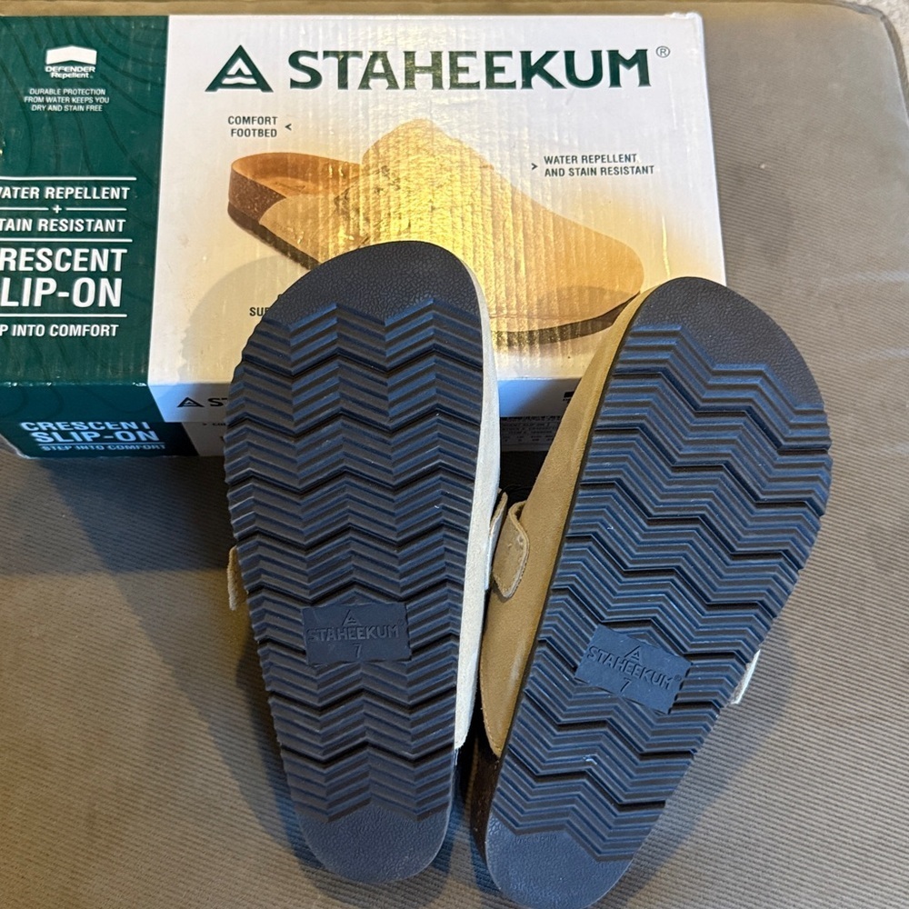 NIB Staheekum Crescent Buckle Clog - Picture 5 of 6